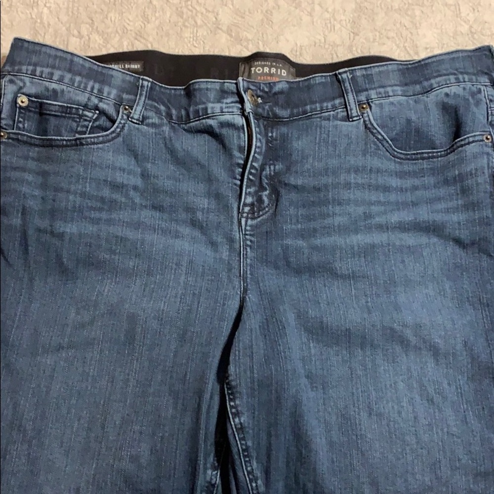 Torrid bombshell skinny jeans 💛